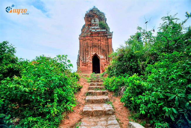 Tháp Phú Lộc hay còn gọi là tháp Thốc Lộc